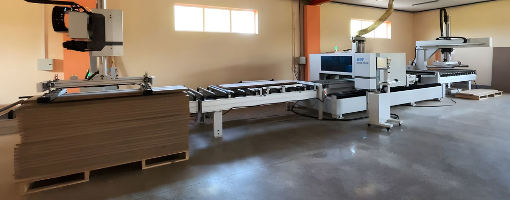 Automatizovaná linka založená na CNC štvorstrannej píle KHM-550B Automatizovaná linka založená na CNC štvorstrannej píle KHM-550B