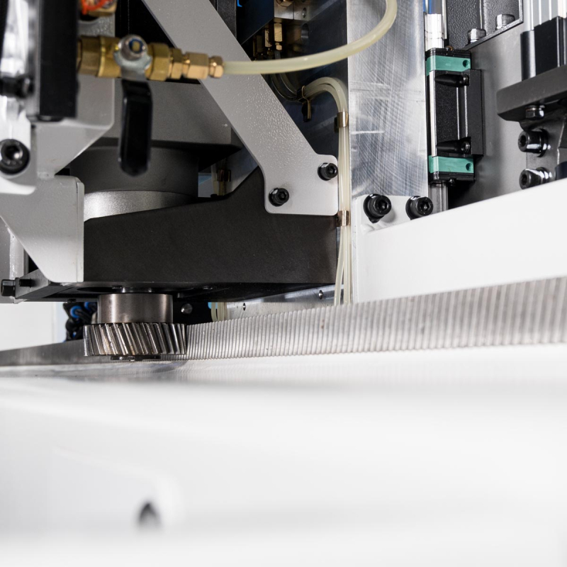 CNC obrábacie centrum KN-2710L