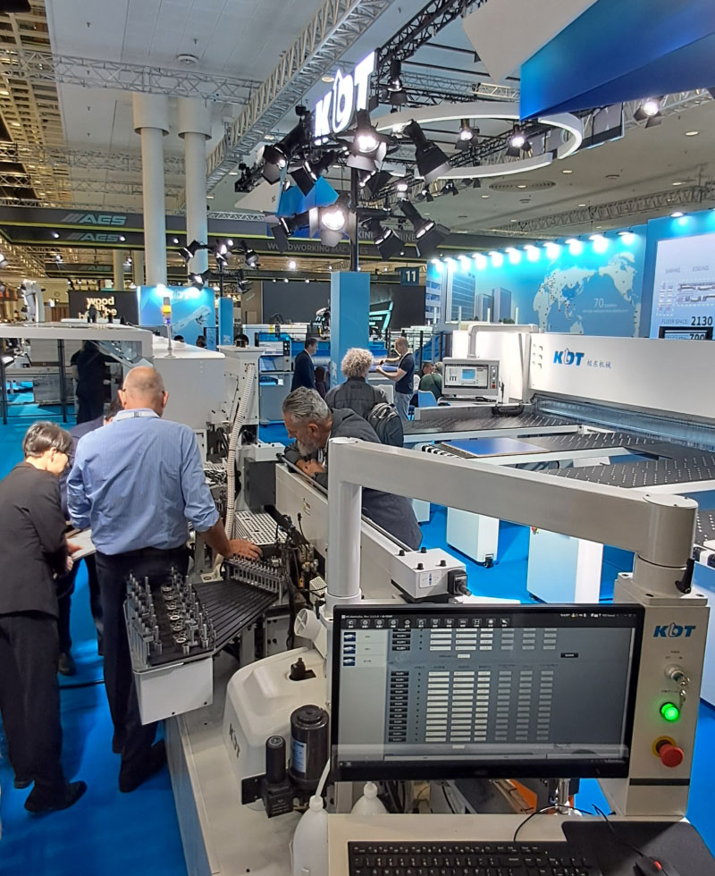 Stánok KDT Machinery na medzinárodnom veľtrhu drevoobrábacích zariadení LIGNA 2025