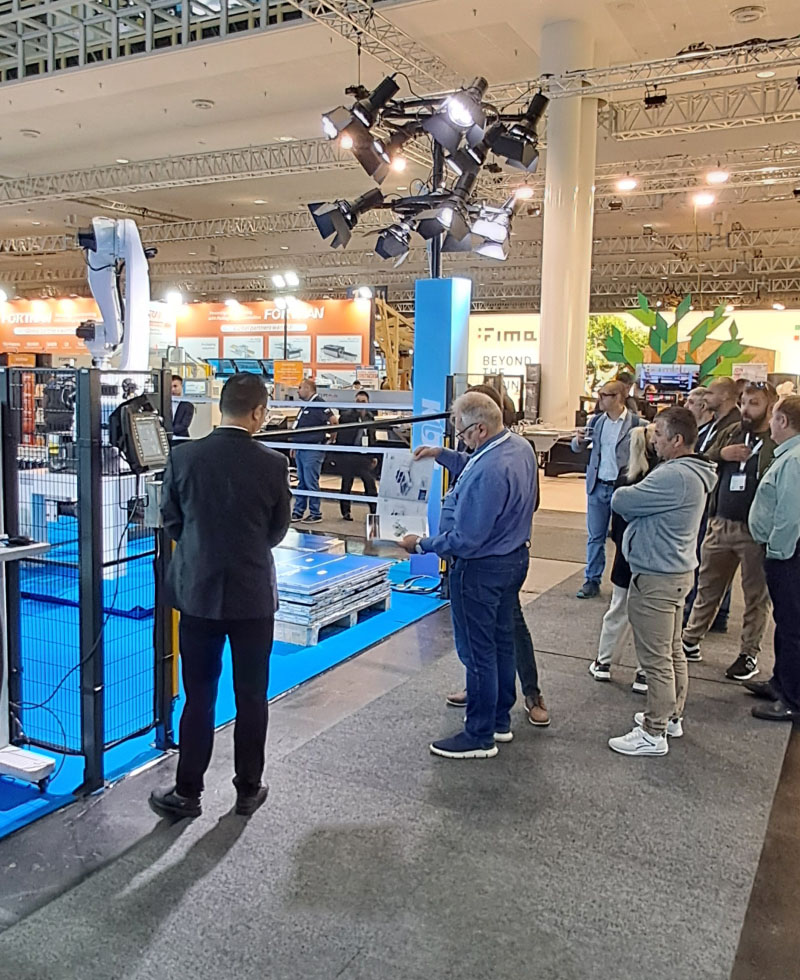 Stánok KDT Machinery na medzinárodnom veľtrhu drevoobrábacích zariadení LIGNA 2025