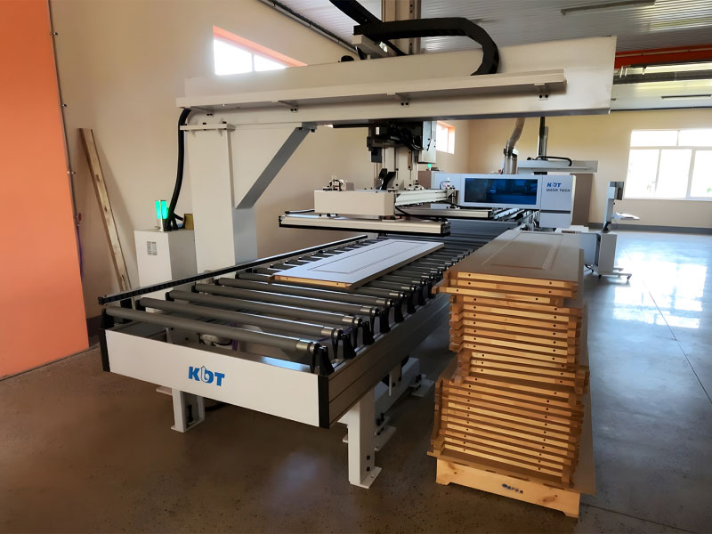 Automatizovaná linka založená na CNC štvorstrannej píle KHM-550B