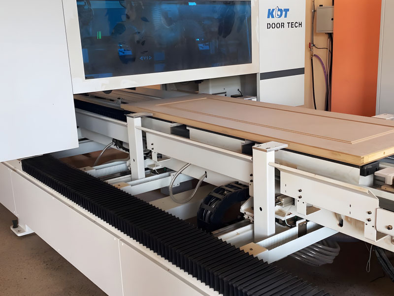 CNC štvorstranná rezačka panelov KHM-550B